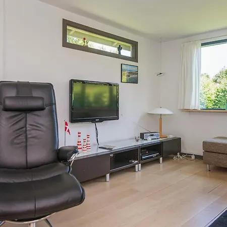 Three-bedroom Holiday In Knebel 26 Skødshoved Strand
