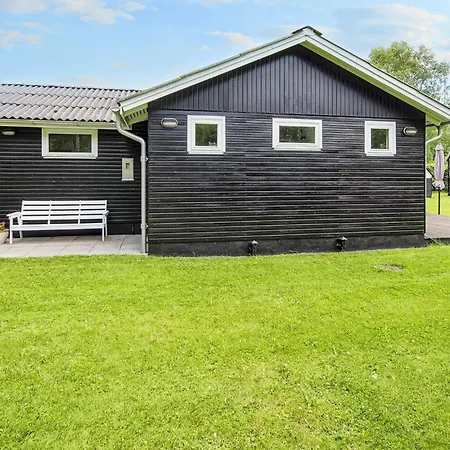 Three-bedroom Holiday In Knebel 26 *