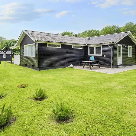 بيت للعطل Three-bedroom Holiday In Knebel 26 Skødshoved Strand